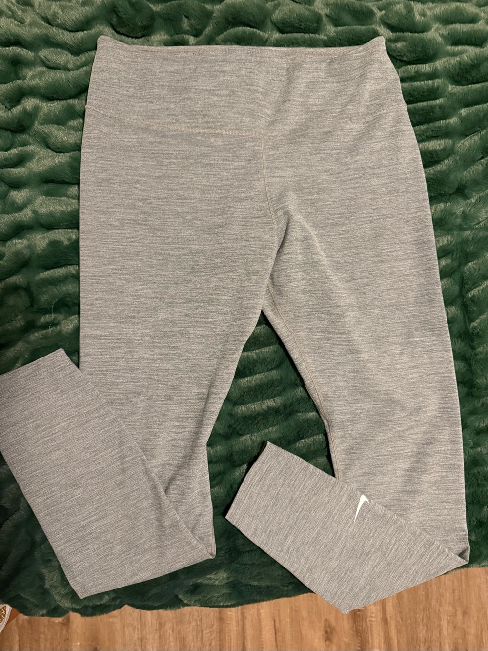 Nike Women’s Light Gray Heather Leggings